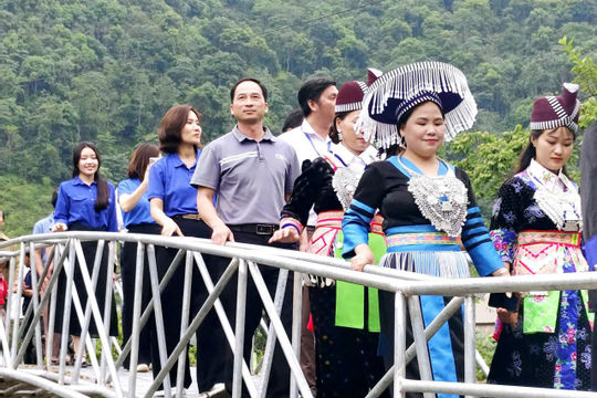 Hành trình Về nguồn và khánh thành cầu dân sinh tại vùng cao Nghệ An