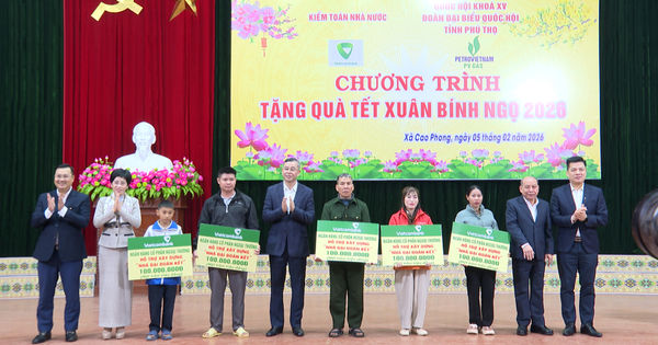 Tổng Kiểm toán nhà nước thăm, tặng quà người dân có hoàn cảnh khó khăn tỉnh Phú Thọ