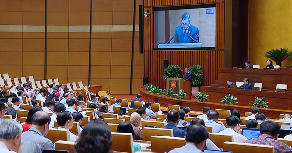 Bộ trưởng Bộ Tài chính trình bày Tờ trình về quyết toán ngân sách nhà nước năm 2024